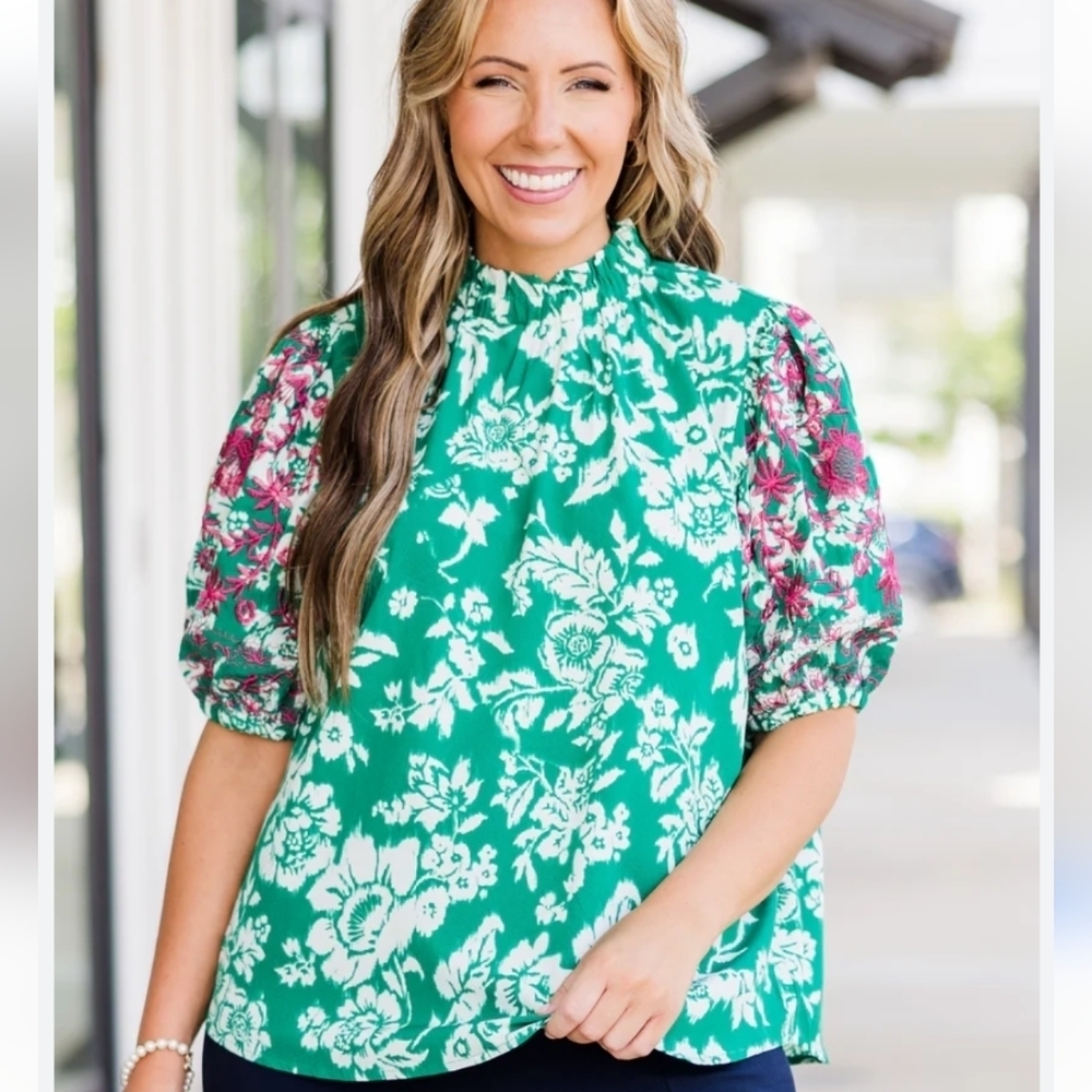 Periwinkle floral embroidered top Size M‎